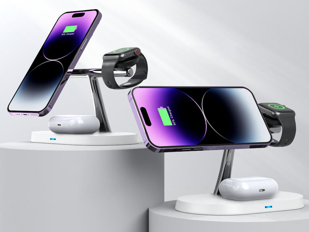 Ładowarka indukcyjna XLINE MagSystem 3w1 Biały Dwie białe, stojące stacje ładujące MagSystem XLine w srebrnym wykończeniu, ładowane są: smartfony (w pionie i poziomie), zegarki i słuchawki. Całość na tle szarych, podwyższonych platform. [Two silver and white 3-in-1 wireless charging stands, each charging a smartphone, smartwatch, and wireless earbuds]