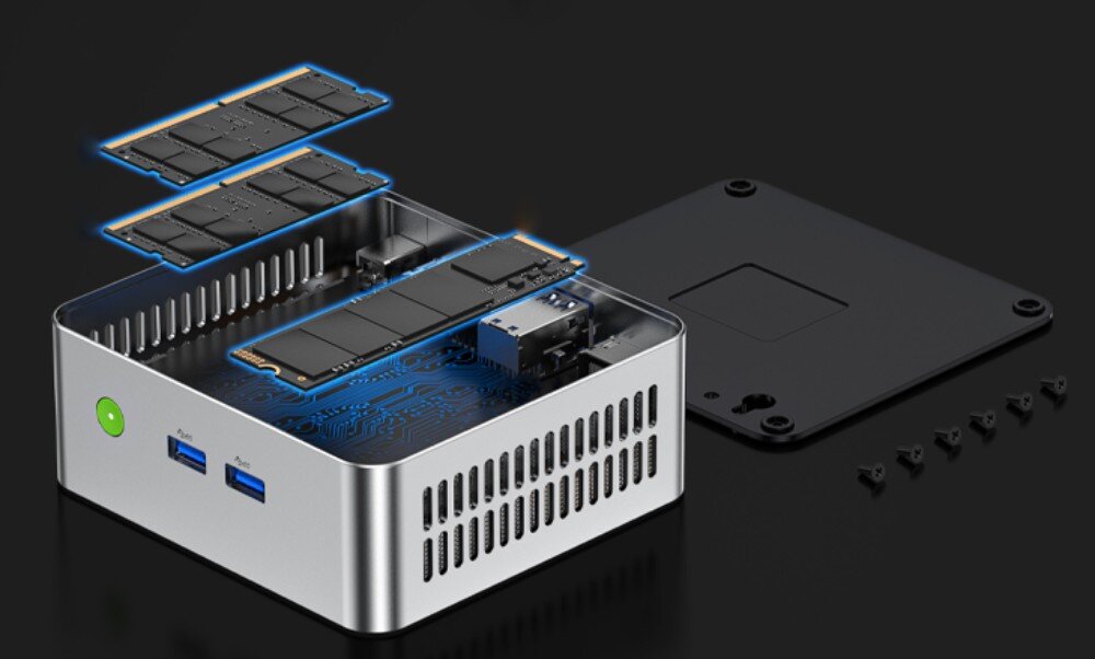 Komputer GMKTEC M3 Miniaturowy komputer z otwartą obudową i odkręconą pokrywą, pokazujący dwa moduły RAM i nośnik SSD w układzie M.2 uniesione nad płytą główną, dysk SSD, pojemność, gniazdo, rozbudowa