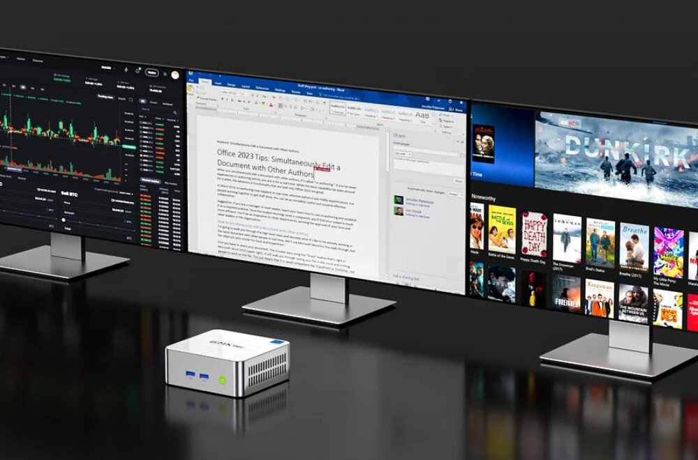 Komputer GMKTEC M3 Trzy monitory ustawione obok siebie z różnymi treściami, podłączone do jednego komputera stojącego na biurku, wyjścia wideo, monitory, obraz, jakość