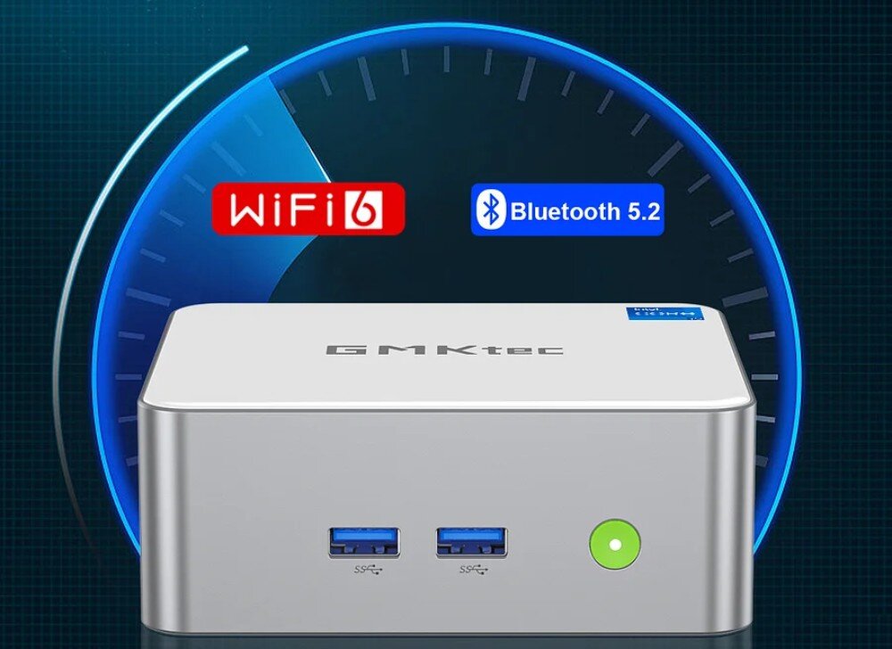 Komputer GMKTEC M3 Widok frontu komputera z dwoma portami USB typu A, obok ikon Wi-Fi 6 i Bluetooth 5.2 oraz tłem w formie wskaźnika prędkości, łączność, port LAN, Wi-Fi 6, Bluetooth 5.2