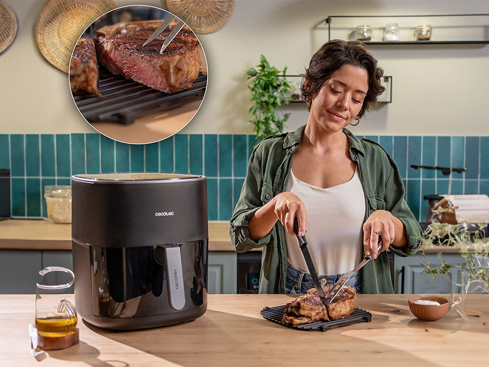 Air Fryer Frytkownica beztłuszczowa CECOTEC CecoFry&Grill Duoheat 6500 3W1 z podwójną grzałką frytkownica czarna obudowa uchwyt osoba kroi na podstawce grillowane mięso na kawałki grill równomierne rozprowadzanie ciepła optymalnie przypieczone potrawy soczyste pełne smaku brak skoków temperatury ulubione potrawy grillowanie mięsa ryb warzyw naturalny smak i tekstura