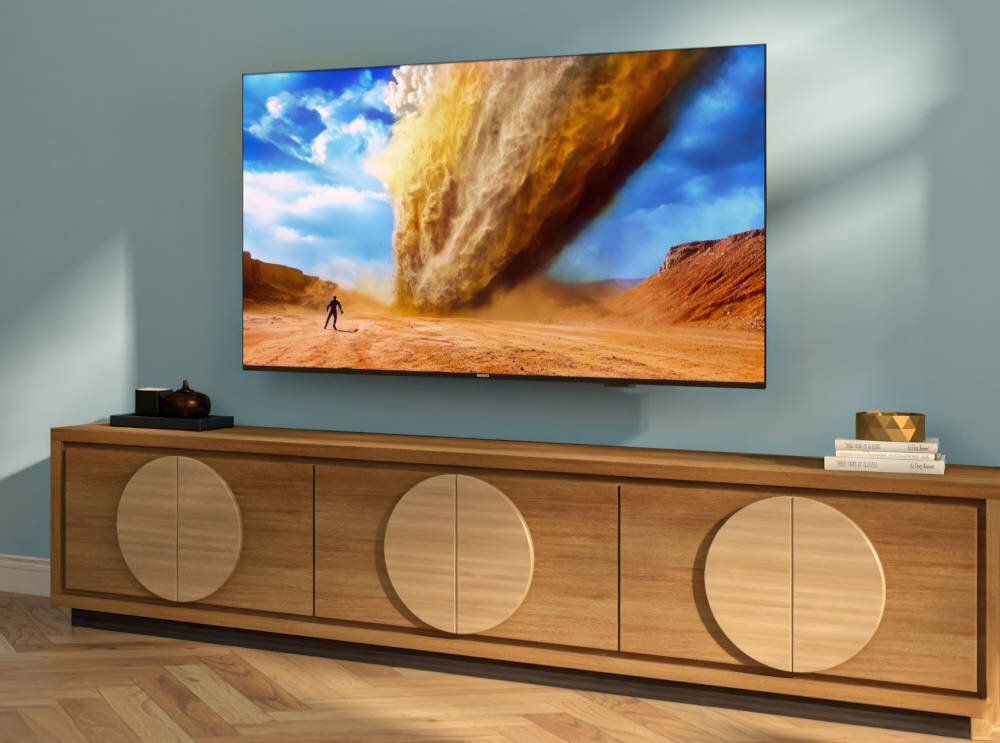 PHILIPS 55PUS8010 technologię HDR10+ dynamicznemu dostosowywaniu kontrastu i nasycenia barw oglądanie filmów i seriali - telewizor powieszony na ścianie