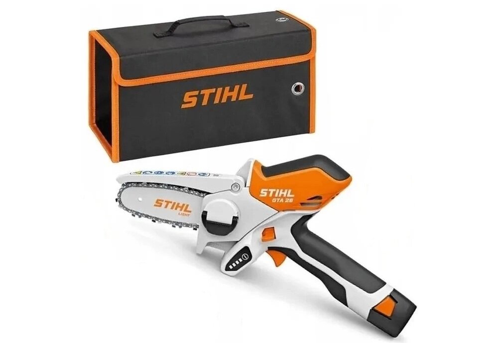 Piła akumulatorowa STIHL GTA 26 piła i torba na białym tle torba transportowa ułatwia przenoszenie i przechowywanie ochrona przed kurzem i uszkodzeniami wygodny uchwyt wygoda i porządek