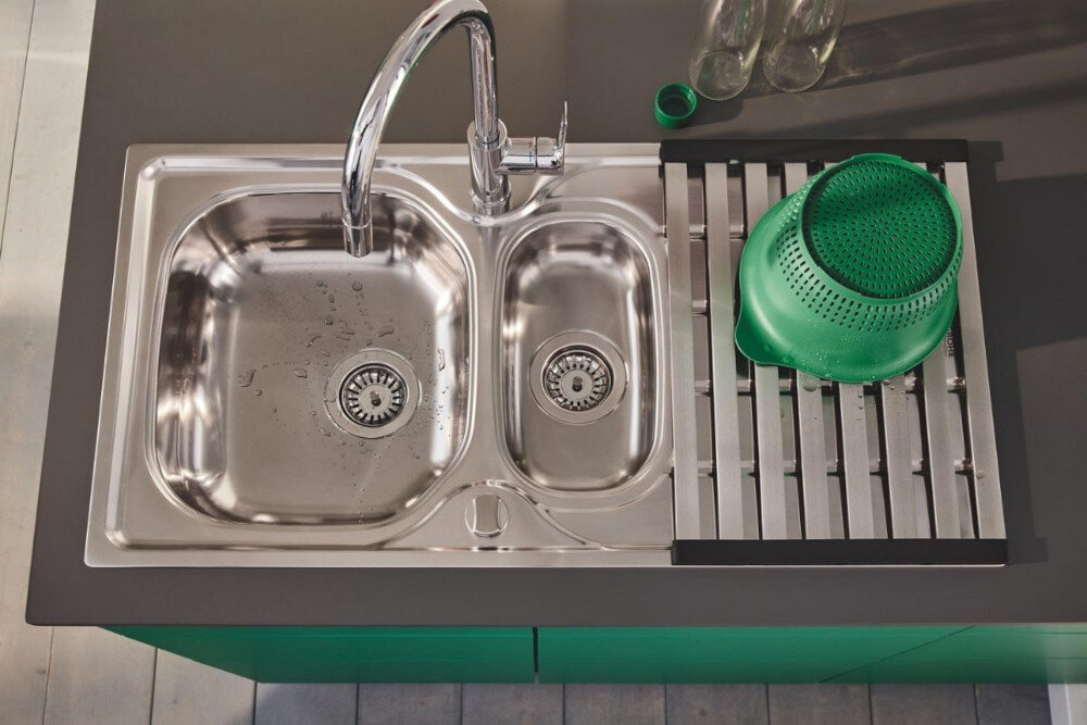 OCIEKACZ NA NACZYNIA GROHE lifestyle wizualizacja zlewozmywak durszlak akcesoria Szczotkowany grafit metal stal szlachetna powłoka PVD odporny na zarysowania możliwość mycia w zmywarce