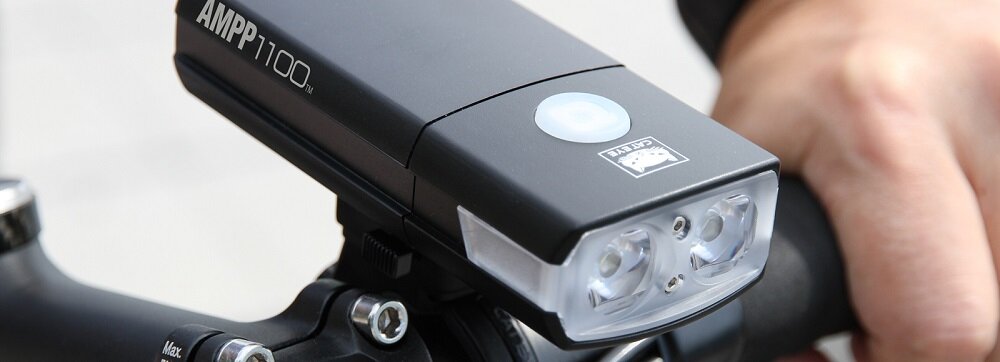 Lampka rowerowa CATEYE przednia AMPP 1100 widok wskaźnik zużycia baterii