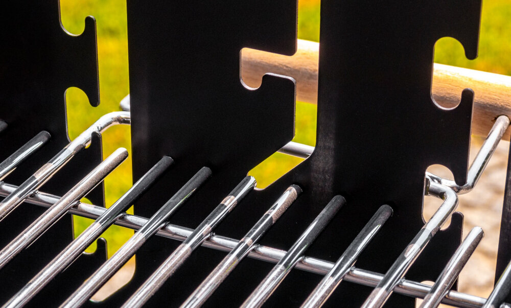 Grill węglowy MIRPOL MIR6045 misa paleniskowa regulacja wysokości rusztów pierwszy w 5 stopniach drugi w 3 stopniach