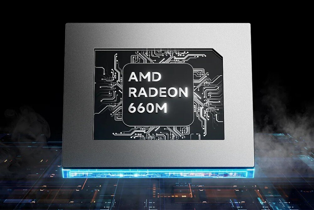 Komputer GMKTEC M6 Układ graficzny z napisem 'AMD Radeon 660M' na tle grafiki imitującej obwód drukowany i smugi dymu po bokach, układ graficzny, obraz