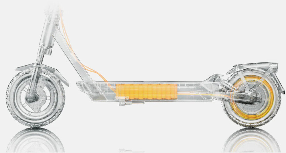 Hulajnoga elektryczna NAVEE GT3 45 km 350W Amortyzacja Czarny 10 cali białe tło podświetlona na żółto bateria widoczny zarys hulajnogi system KERS odzyskać energię w chwilach hamowania i zamienić ją w dodatkowe kilometry jazdy sprytna technologia hamowanie w realne korzyści i większą swobodę w ruchu