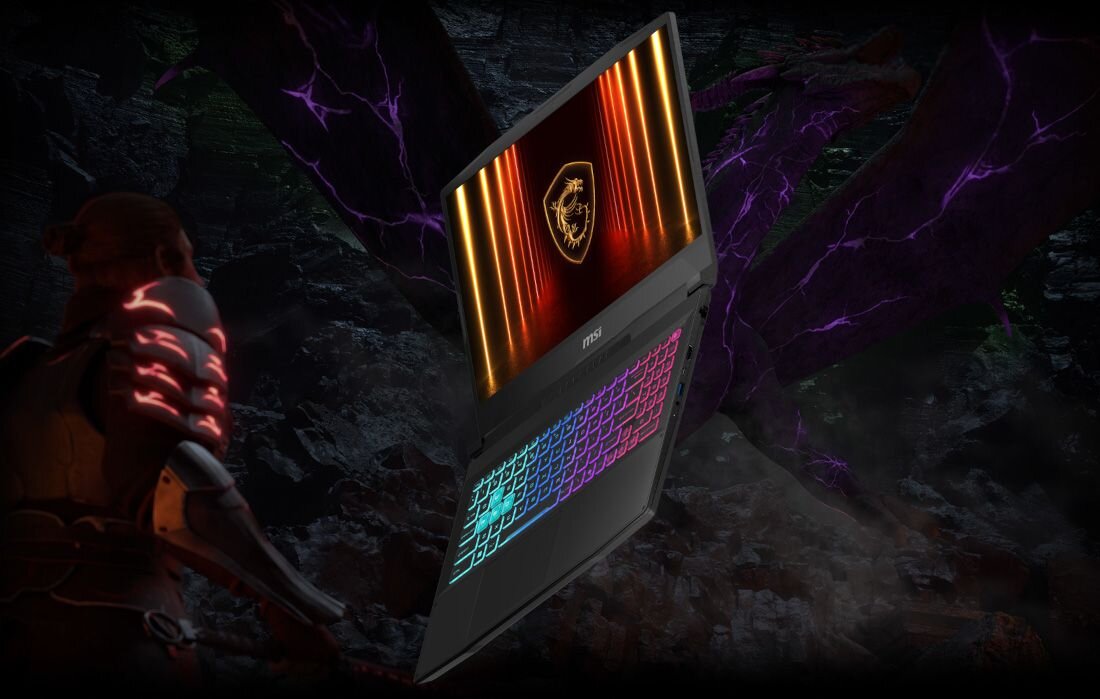 Zamknięty laptop MSI Katana 15 HX prezentuje tylną część obudowy z podświetleniem klawiatury widocznym spod ekranu – bateria 75 Wh zasilacz 240 W USB-C Power Delivery 100 W