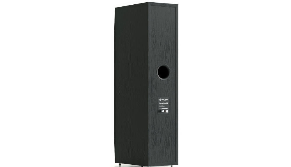 Kolumna PYLON AUDIO Sapphire 25 skuteczność 89 dB impedancja 4 ohm moc 120W RMS dynamiczne brzmienie, kolumna głośnikowa po skosie od tyłu na białym tle