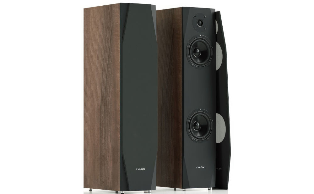 Kolumna PYLON AUDIO Sapphire 25 pełna scena dźwiękowa barwne brzmienie do kina domowego i stereo, kolumny głośnikowe po skosie na białym tle