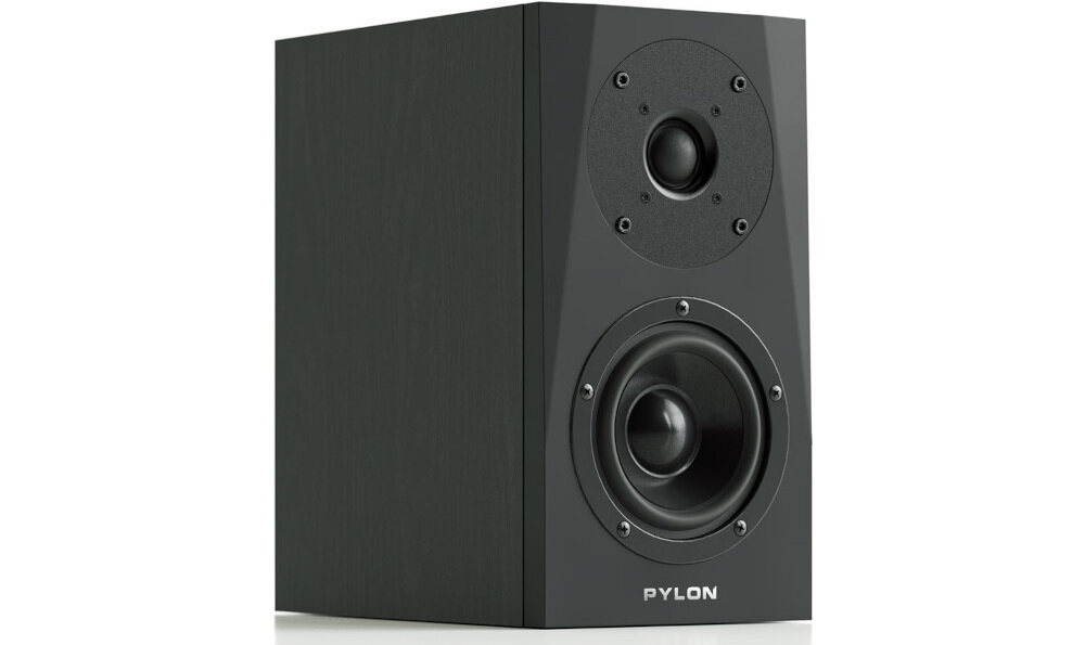 Kolumna głośnikowa PYLON AUDIO Sapphire sat z wyrafinowanym brzmieniem i kompaktową obudową, kolumna głośnikowa po skosie na białym tle