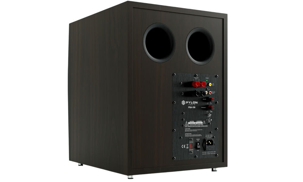 Subwoofer PYLON AUDIO Sapphire Sub przetwornik GFRP precyzyjny bas, subwoofer po skosie na białym tle