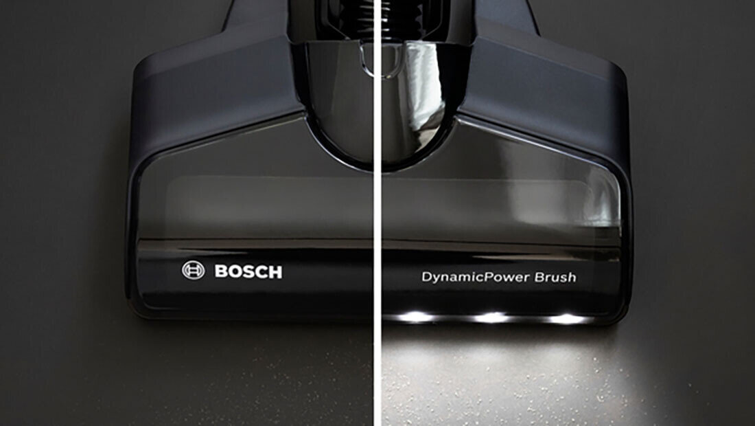Obraz przedstawia głowicę odkurzacza z napisem \'BOSCH\' po jednej stronie i \'DynamicPower Brush\' po drugiej. Widoczne są również małe światła LED oświetlające powierzchnię pod głowicą.