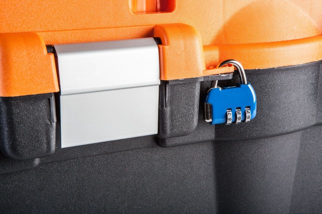Skrzynka narzędziowa NEO TOOLS 84-105 miejsce na kłódkę zabezpieczenie narzędzi