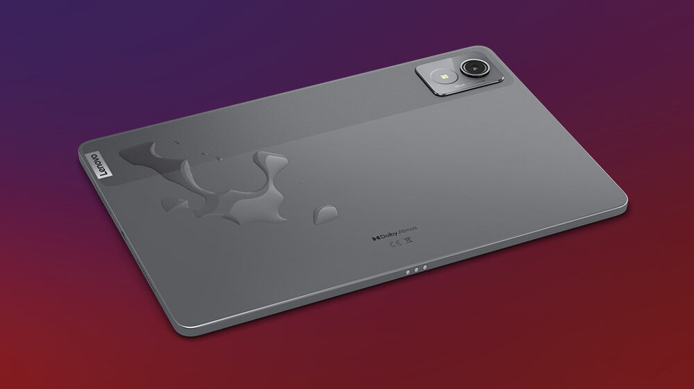 Lenovo Tab K11 Enhanced Edition tył tabletu ochlapany wodą  metalowa obudowa IP52 odporność kurz zachlapania