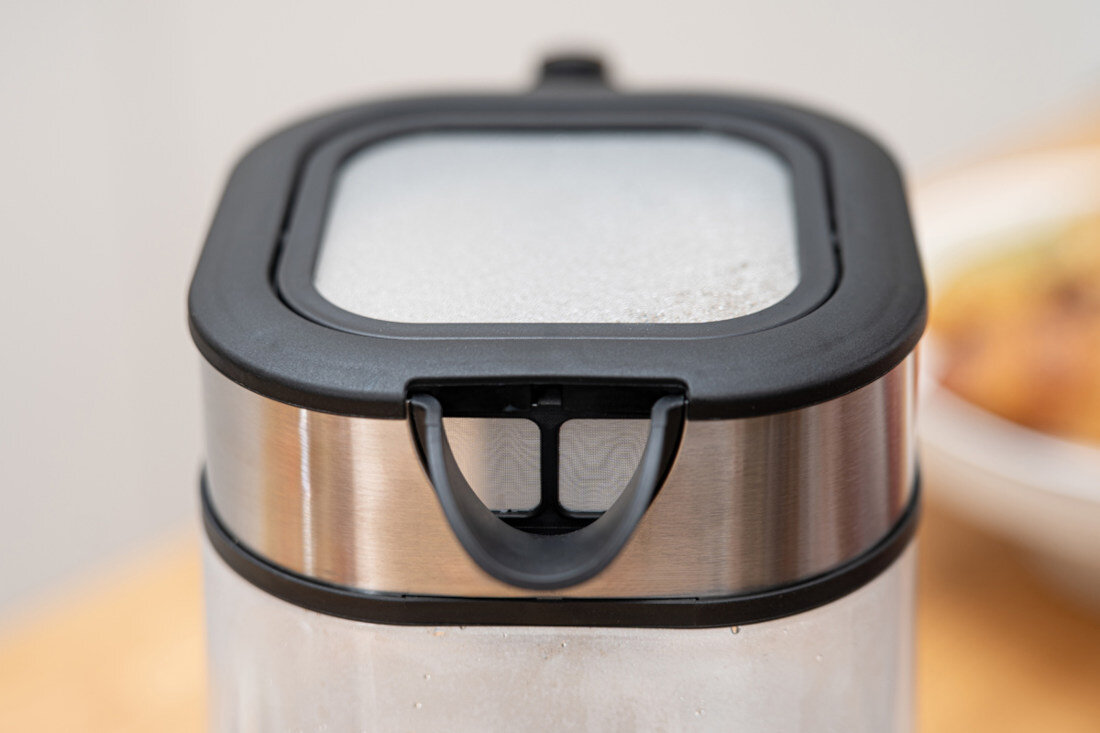 Czajnik ZELMER ZCK8021 Wbudowany filtr Zintegrowany filtr w pokrywie ochrona prosty detal komfort użytkowania