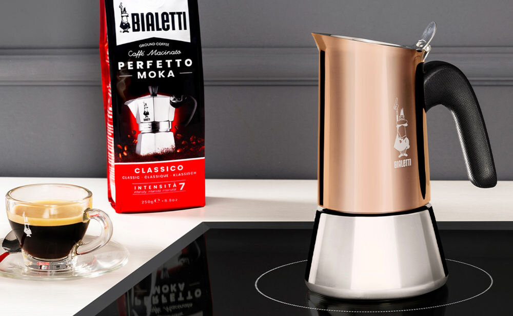 Kawiarka BIALETTI New Venus 4 TZ Miedziany 200 ml dla miłośników włoskiego espresso pojemność całkowita 200 ml zaparzenie czterech filiżanek espresso do małych i średnich gospodarstw domowych aromatyczny napój w kilka minut w kazdej kuchni autentyczny włoski smak espresso 
