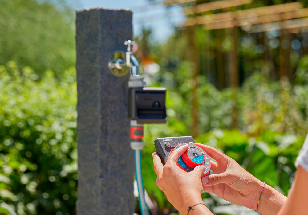 Sterownik nawadniania GARDENA Easy plus 01888-20 funkcja Water Safe technologia Stop Safe kontrola stanu baterii