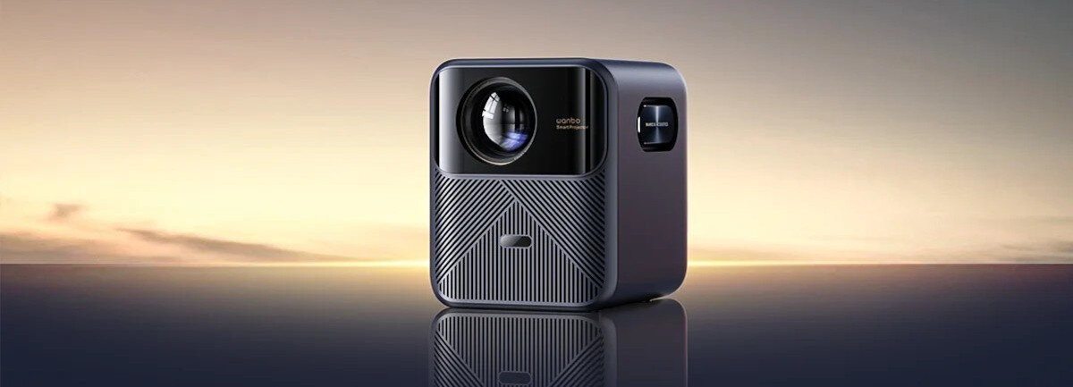 Projektor WANBO Mozart 1 Pro New doświadczenia kinowe w domu, wysoka jasność, pełen dźwięk, projektor po skosie stojący na szklanej tafli