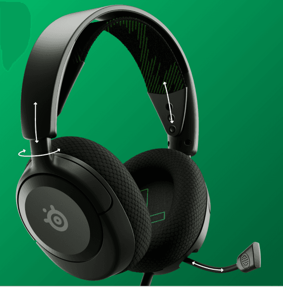 Czarne słuchawki nauszne z mikrofonem, z widocznym logo SteelSeries na nauszniku. Tło jest zielone, a na słuchawkach znajdują się białe strzałki wskazujące na regulację pałąka i nauszników.
