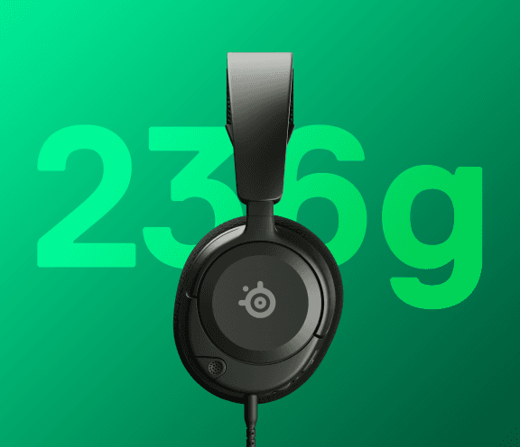 Czarne słuchawki z widocznym logo producenta na nauszniku, na tle zielonego koloru z dużym napisem \'236g\'.