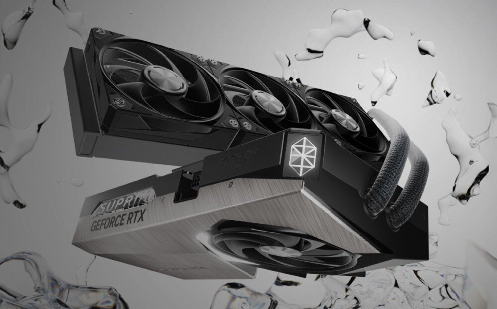 Karta graficzna MSI GeForce RTX 5090 Suprim Liquid SOC 32GB Widok karty graficznej z zamontowaną chłodnicą i trzema wentylatorami, w tle rozpryskujące się krople cieczy na jasnym tle, wydajność, rdzenie CUDA, pamięć