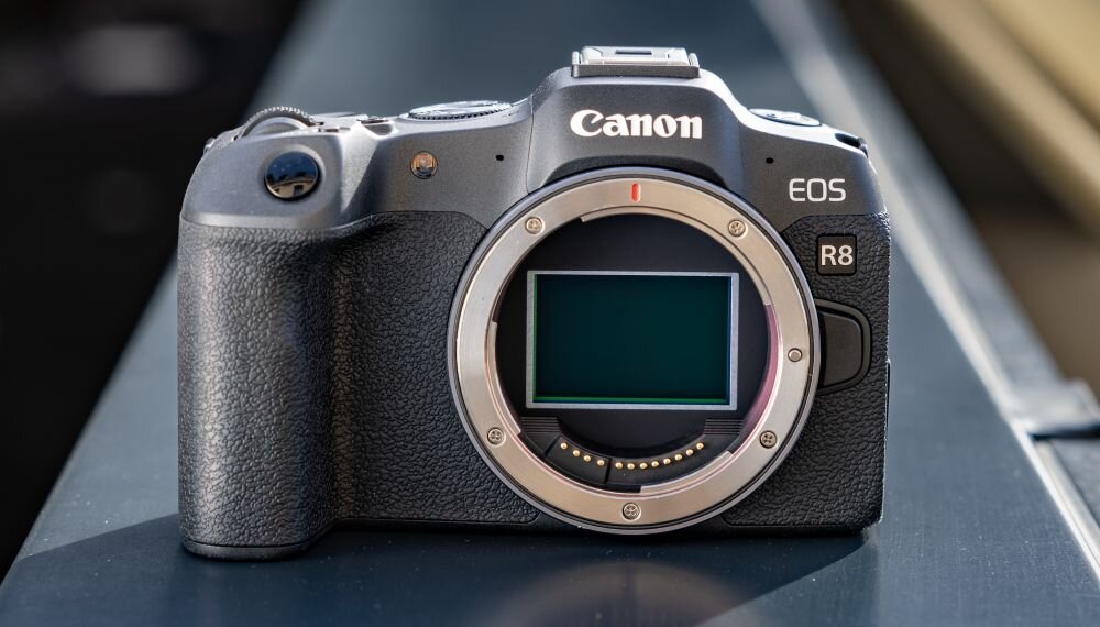 Aparat CANON R8  matryca rozdzielczość ISO HDR 