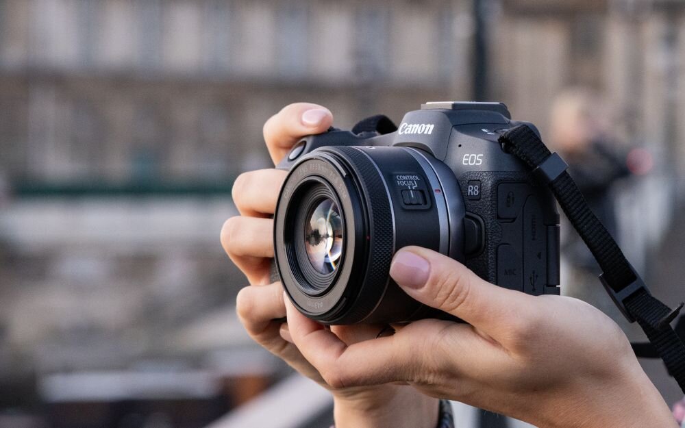 Aparat CANON R8 Dual Pixel CMOS AF II -6,5 EV ostrość 