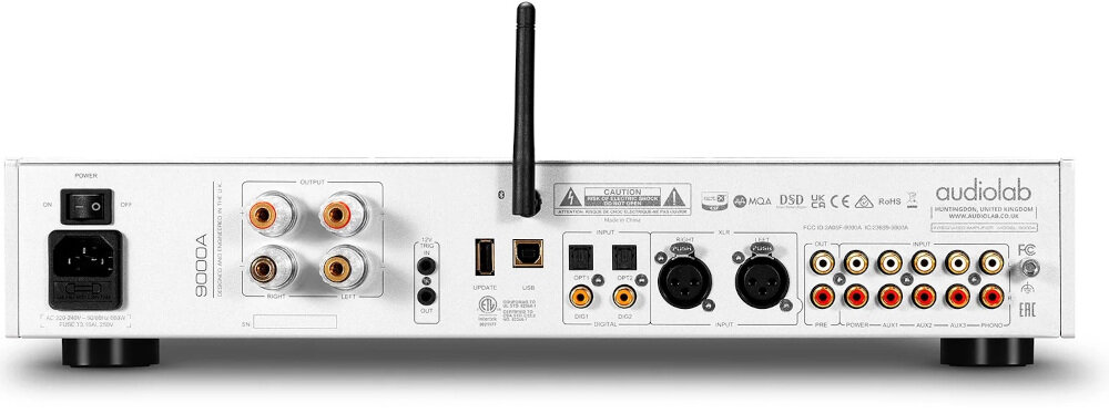Audiolab 9000A wymiary 444x89x342 mm waga 9,4 kg kompaktowa i solidna konstrukcjawzmacniacz od tyłu na białym tle