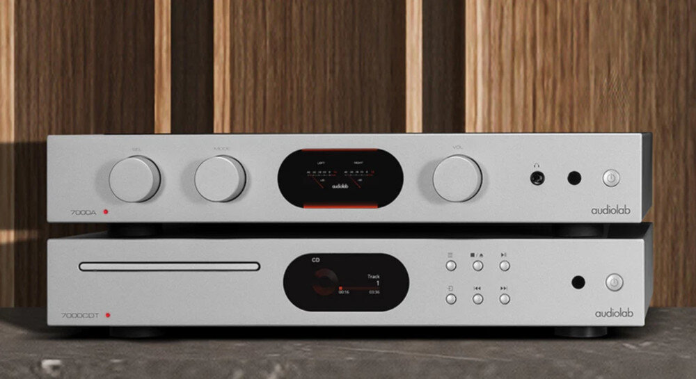 AUDIOLAB 7000 CDT wyjście koaksjalne sterownik liniowy sygnał cyfrowy, odtwarzacz CD z wzmacniaczem stojący na blacie w pomieszczeniu