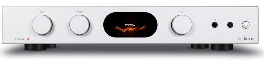 Audiolab 7000A wzmacniacz klasa AB 2x70W 2x110W topologia CFB stabilny napęd kolumn, wzmacniacz od frontu na białym tle