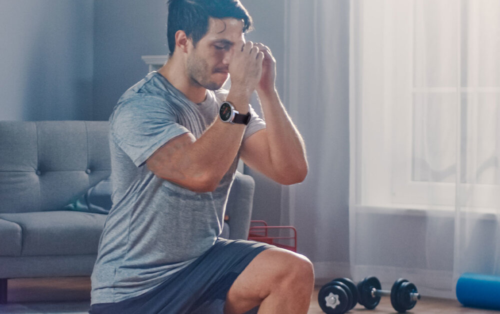 Smartwatch MOTOROLA Moto Watch 100 Czarny ekran bateria czujniki zdrowie sport pasek ładowanie pojemność rozdzielczość łączność sterowanie krew puls rozmowy smartfon aplikacja