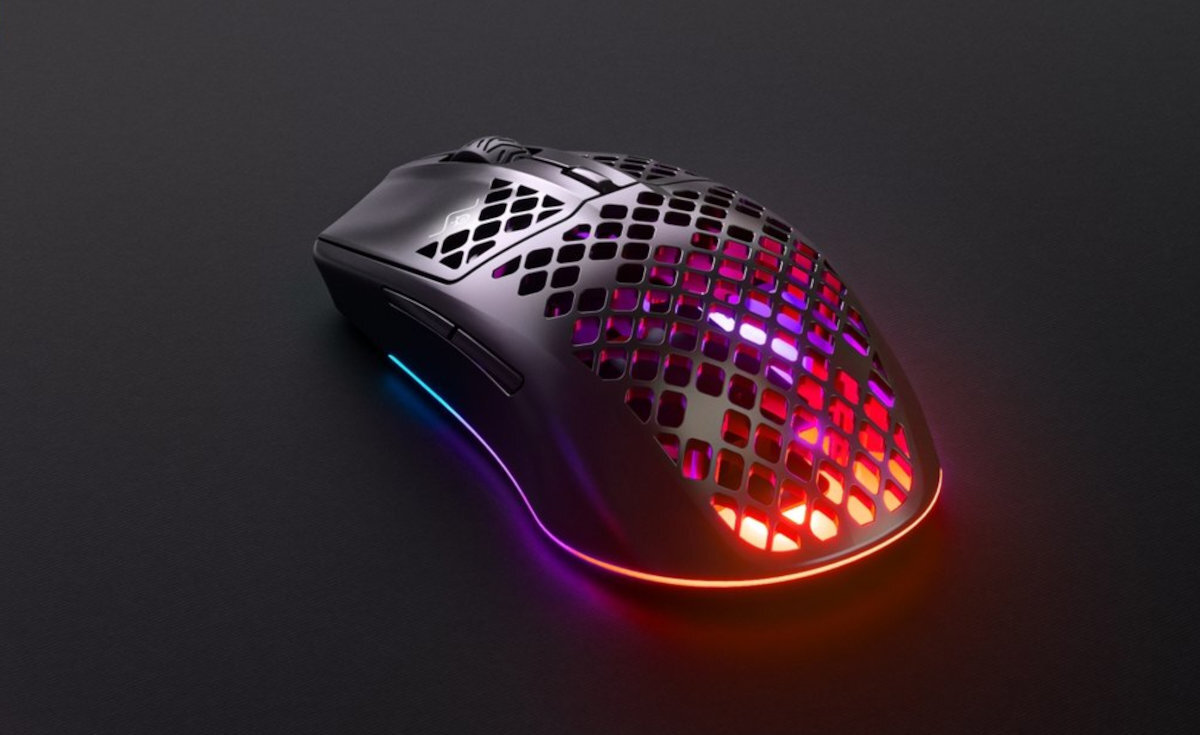 STEELSERIES-AEROX-3-lifestyle