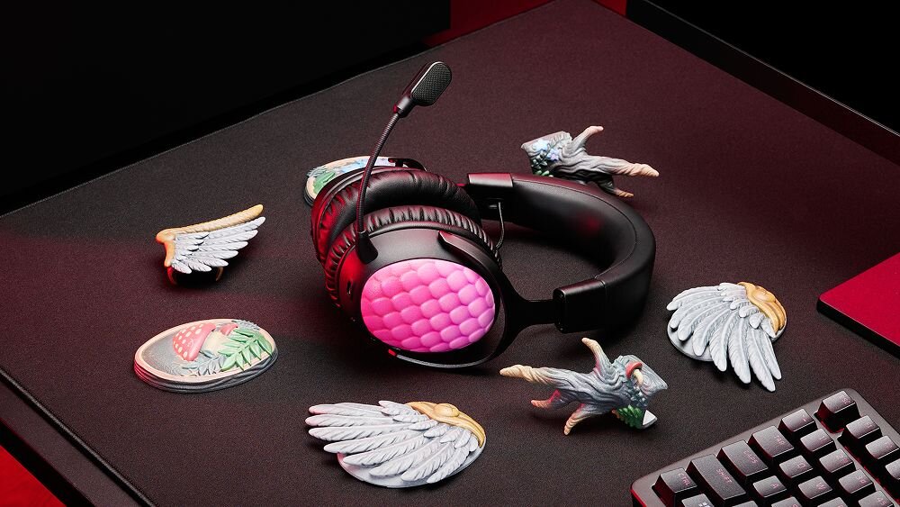 HYPERX Cloud III S Wireless słuchawki gamingowe, wymienne magnetyczne osłony nauszników, personalizacja wyglądu, słuchawki leżące na biurku