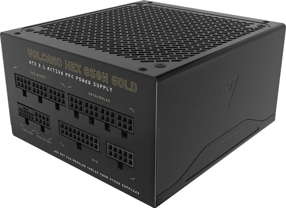 Zasilacz MODECOM Volcano Hex Perspektywiczny widok modularnego zasilacza z oznaczeniami portów i bocznym wytłoczonym logo w kształcie litery V, moc, standardy, kompatybilność