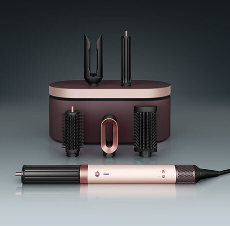 Zbliżenie na zestaw Dyson Airwrap Coanda2x z sześcioma końcówkami do włosów naturalnie prostych i falowanych. Wersja mobile.