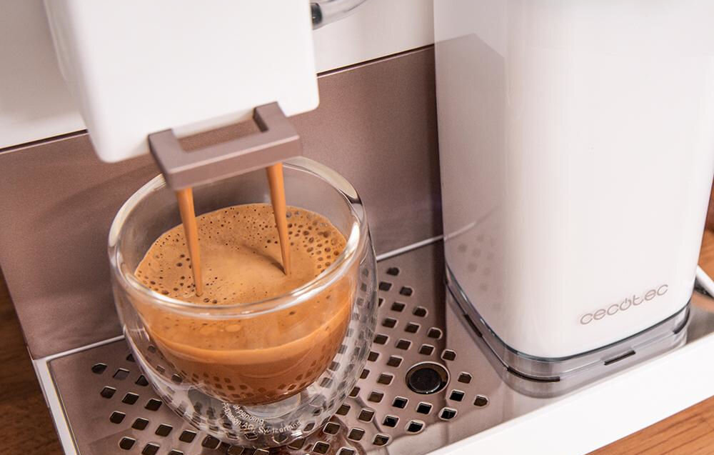 Ekspres CECOTEC Cremmaet Compactccino Connected White Rose doskonała jakośc kazdej filiżanki kawy ciśnienie 19 barów intensywny aromat pełen smak napojów głęboka pianka na cappuccino latte małe dzieło sztuki wyjątkowość kawy każdy łyk to przyjemność