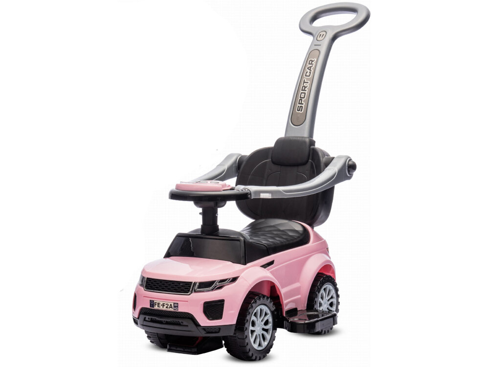 Różowy jeździk w kształcie samochodu z czarnym siedzeniem i szarym uchwytem. Na uchwycie widoczny jest napis \'SPORT CAR\'.