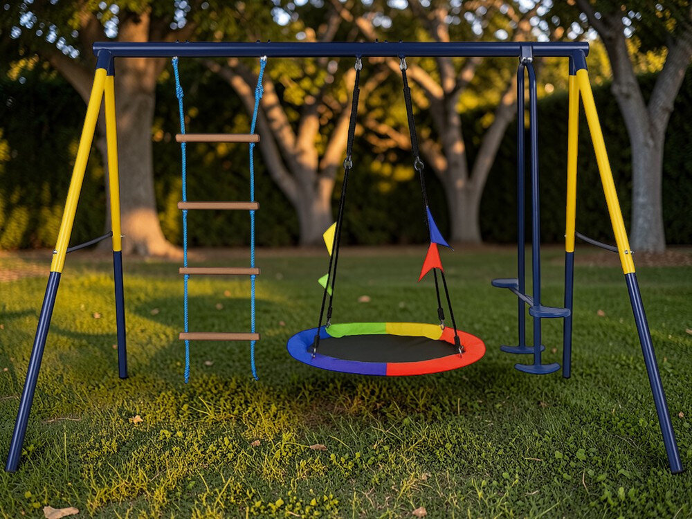 Huśtawka ogrodowa BLACK FOREST CD-S019, relaks, ogród, huśtawka, słońce, huśtawka stoi na trawie w ogrodzie podczas słonecznego dnia