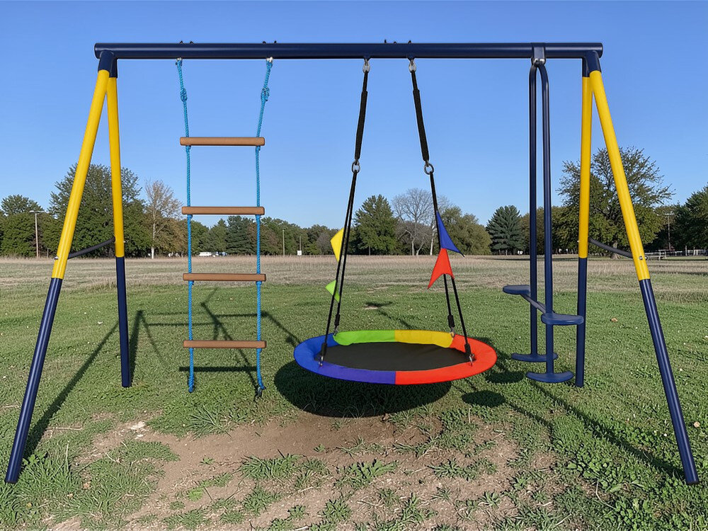 Huśtawka ogrodowa BLACK FOREST CD-S019, siedzisko, komfort, dziecko, zabawa, huśtawka stoi na placu zabawy w słoneczny dzień