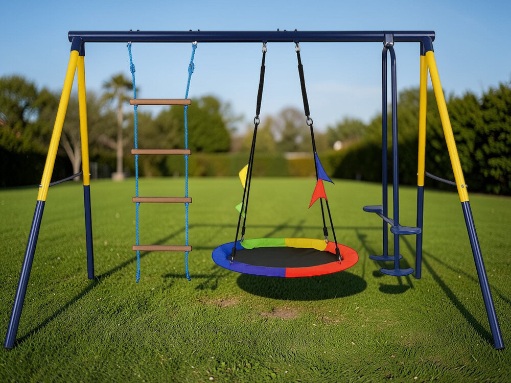 Huśtawka ogrodowa BLACK FOREST CD-S019, trwałość, lina, słońce, odporność, huśtawka stoi na placu zabawy w słoneczny dzień