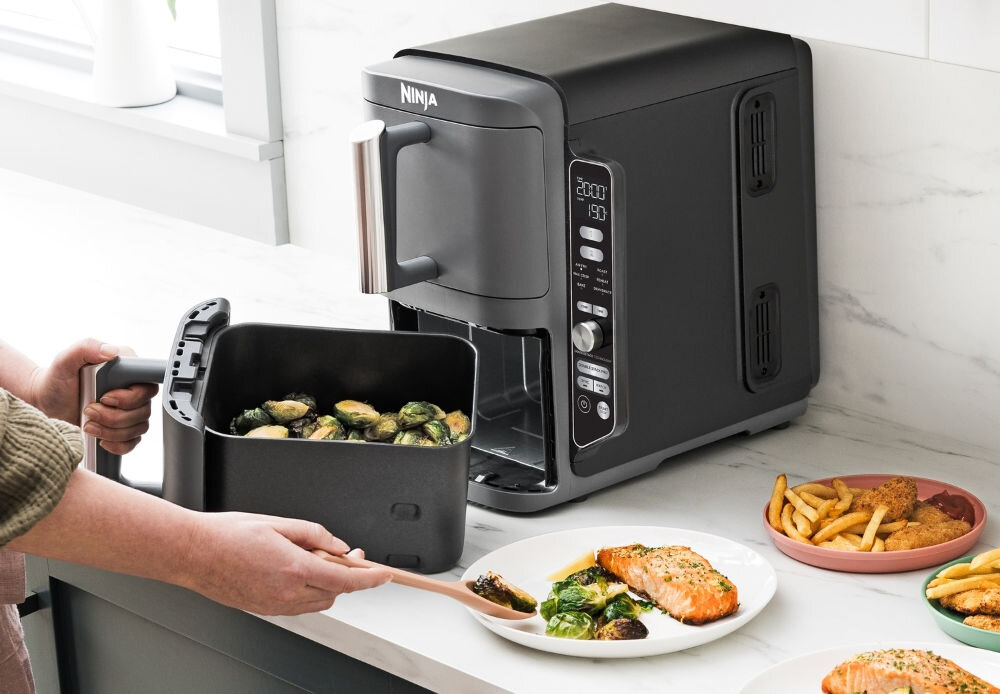 Frytkownica beztłuszczowa NINJA SL400EU Air Fryer z podwójnym koszem podwójne szuflady pionowe ułożenie szuflad zajmuje mniej miejsca 6 funkcji gotowania rózne czasy temperatura potrawy gotowe jednocześnie przyjemność gotowwania smażenie bez tłuszczu 