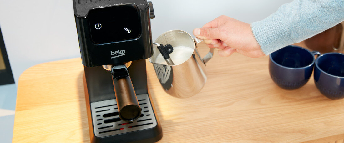 Ekspres BEKO Caffeexperto CEP5302B Funkcja gorącej wody spieniania mleka