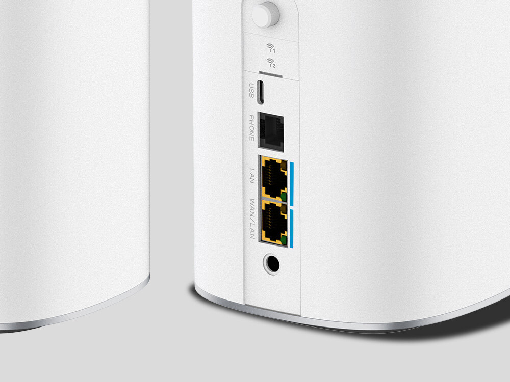 Router ZTE G5 Ultra MC8512 Zbliżenie na porty USB, LAN i WAN w routerze ZTE. Obraz podkreśla dostępność szybkich złączy 2.5G WAN/LAN dla stabilnego internetu przewodowego.