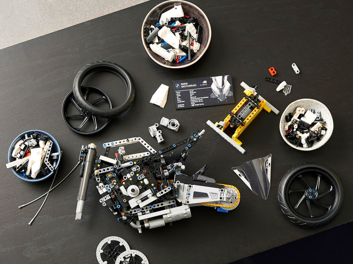 LEGO® Technic BMW M 1000 RR 42130 instrukcje aplikacja