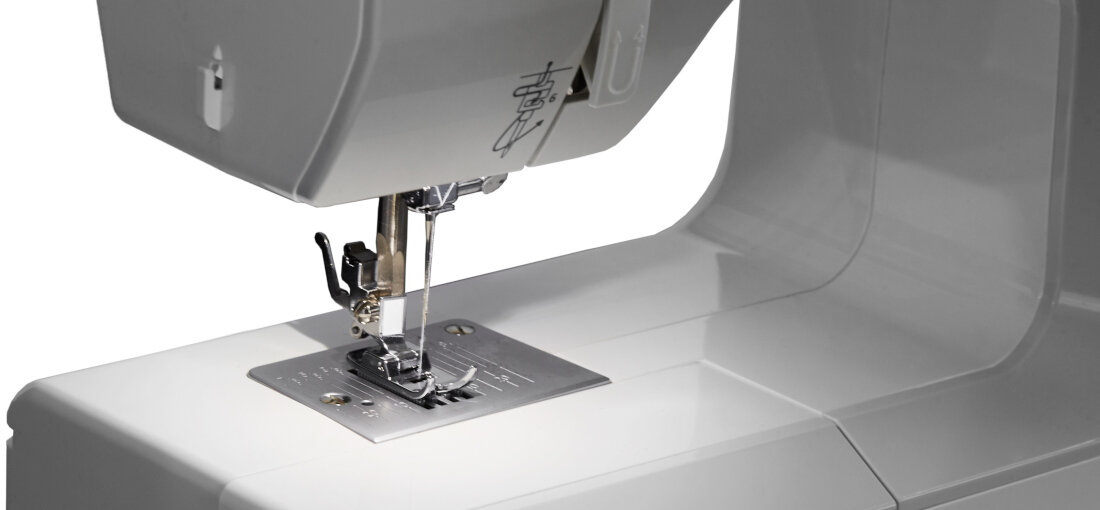 Maszyna do szycia REDSTAR R10S wbudowane oswietlenie udogodnienia zalety mozliwosci wyposazenie