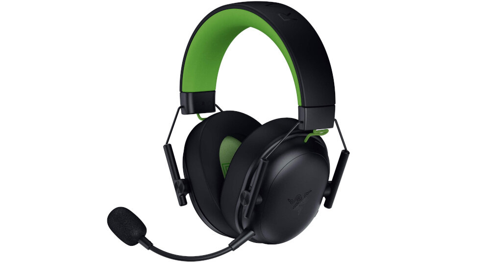 RAZER BlackShark V3 X HyperSpeed słuchawki bezprzewodowe gamingowe pod skosem na białym tle