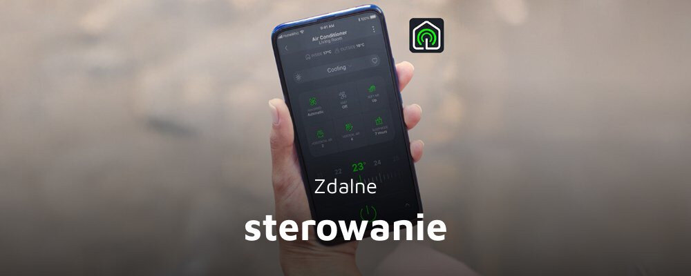 Osoba trzyma smartfon z aplikacją do sterowania klimatyzatorem, na ekranie widoczne są różne opcje. Na dole obrazu znajduje się napis \'Zdalne sterowanie\'.