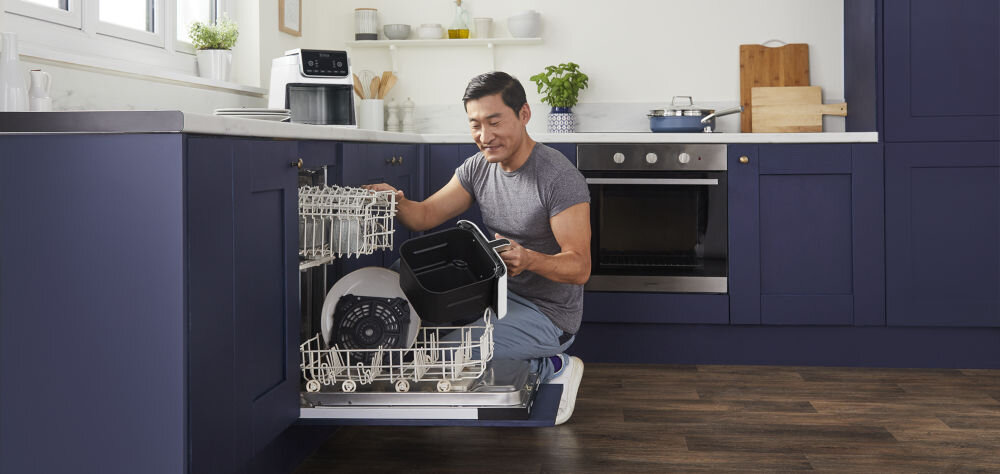 AIR FRYER NINJA NINJA AF180EUWH MAX PRO (BIAŁY) wyjmowane części mozliwość mycia w zmywarce ułatwienie czyszczenia i konserwacji oszczędnosć czasu wygoda urządzenie w idealnym stanie na dłużej